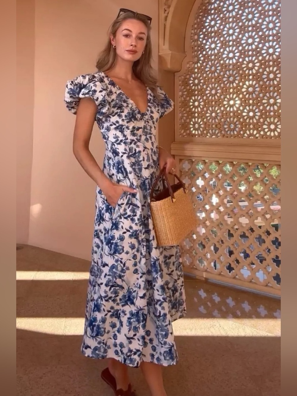 Abercrombie & Fitch blue and white floral puff-sleeve dress